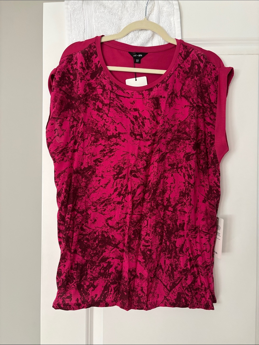 Saint+ Sofia Women's Short Sleeve Crewneck Tee in Fuchsia Marble
